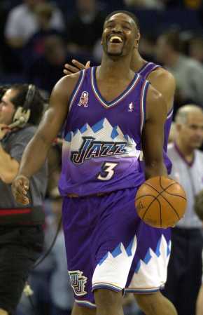 地位受到威 地位受到威