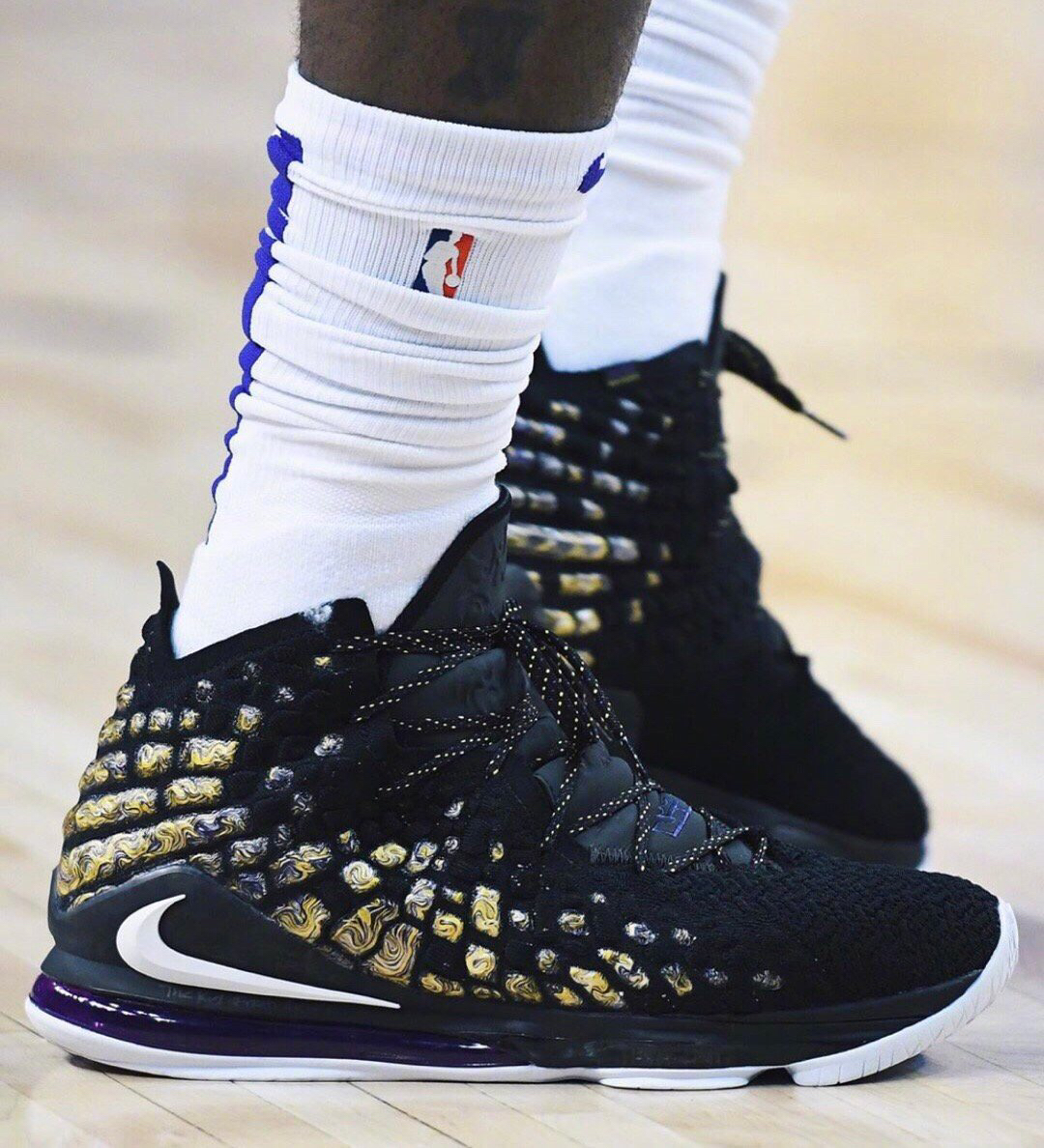 对线压力极 对线压力极